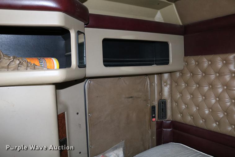 image for item DC7657 2000 Kenworth T800 semi truck