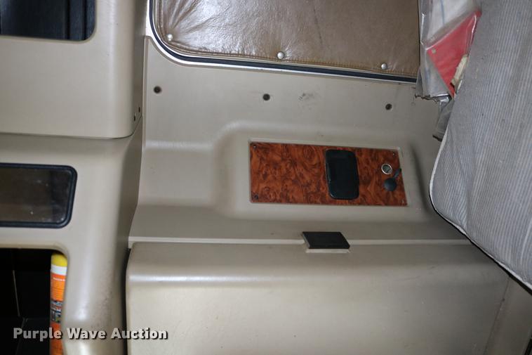 image for item DC7657 2000 Kenworth T800 semi truck