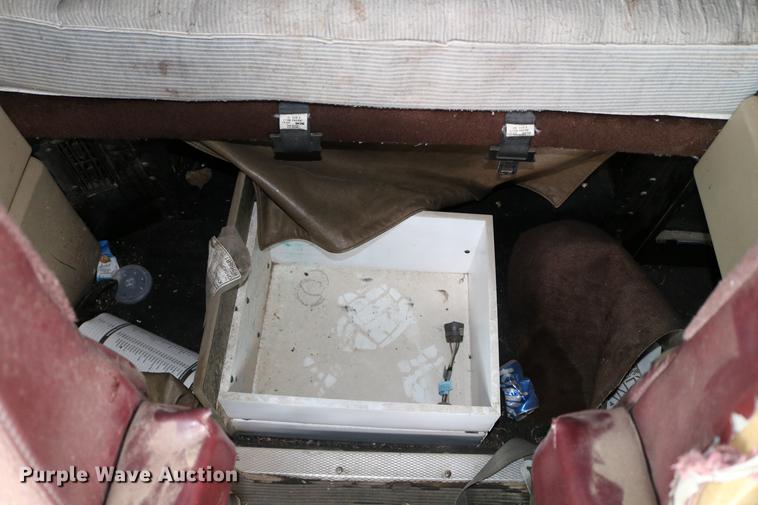 image for item DC7657 2000 Kenworth T800 semi truck