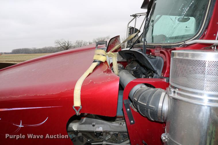 image for item DC7657 2000 Kenworth T800 semi truck