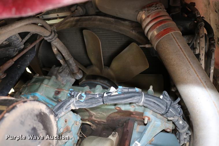 image for item DC7657 2000 Kenworth T800 semi truck