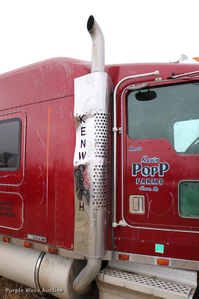 image for item DC7657 2000 Kenworth T800 semi truck