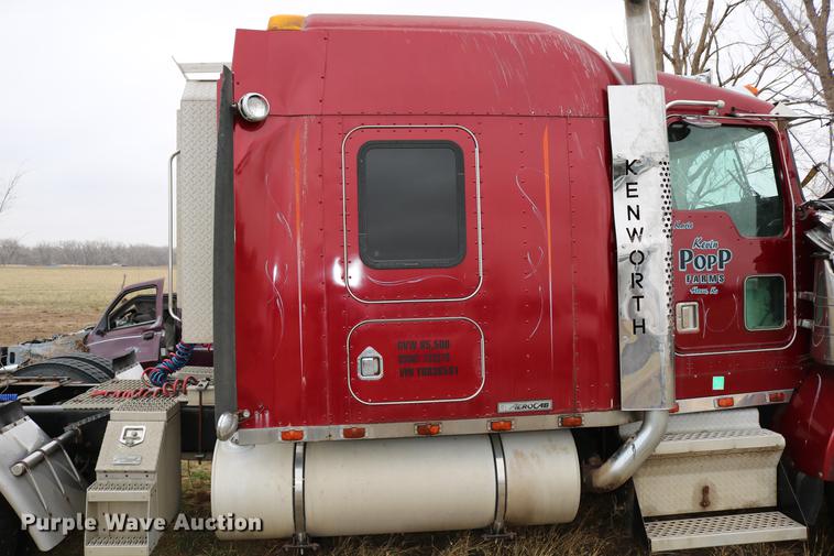 image for item DC7657 2000 Kenworth T800 semi truck
