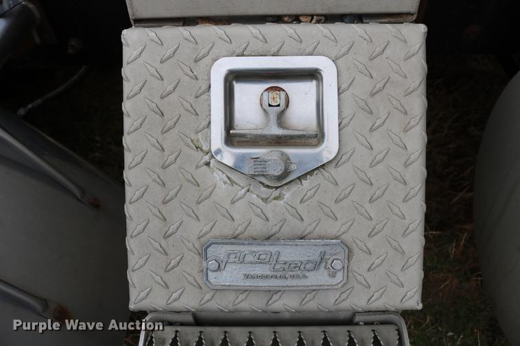 image for item DC7657 2000 Kenworth T800 semi truck