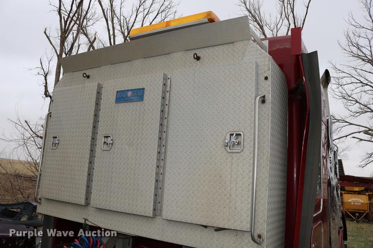 image for item DC7657 2000 Kenworth T800 semi truck