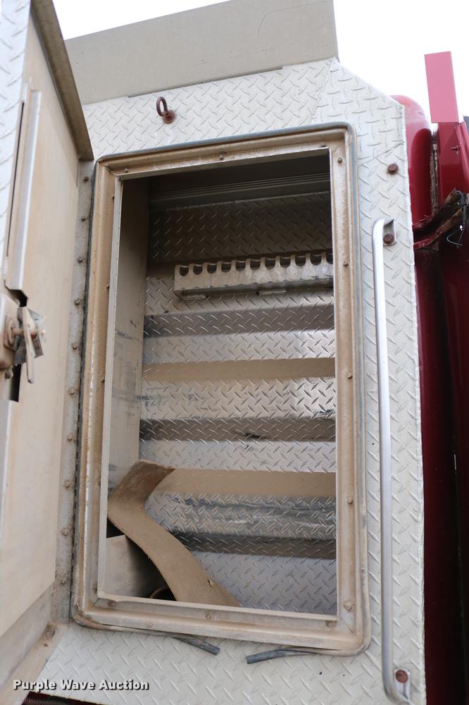 image for item DC7657 2000 Kenworth T800 semi truck