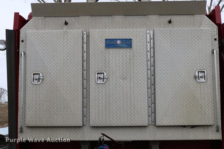 image for item DC7657 2000 Kenworth T800 semi truck