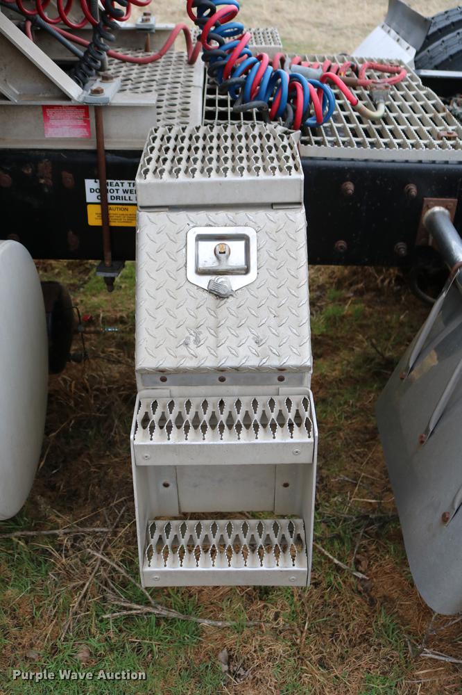 image for item DC7657 2000 Kenworth T800 semi truck