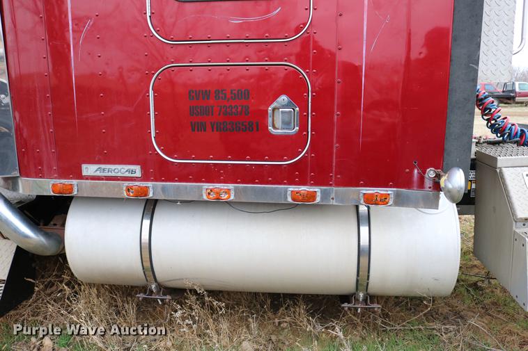 image for item DC7657 2000 Kenworth T800 semi truck