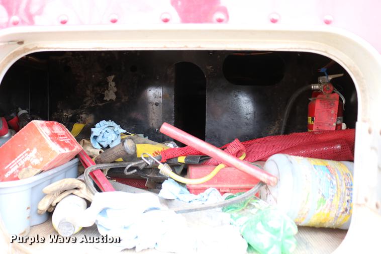 image for item DC7657 2000 Kenworth T800 semi truck