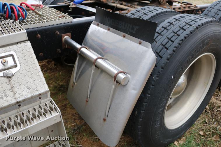 image for item DC7657 2000 Kenworth T800 semi truck