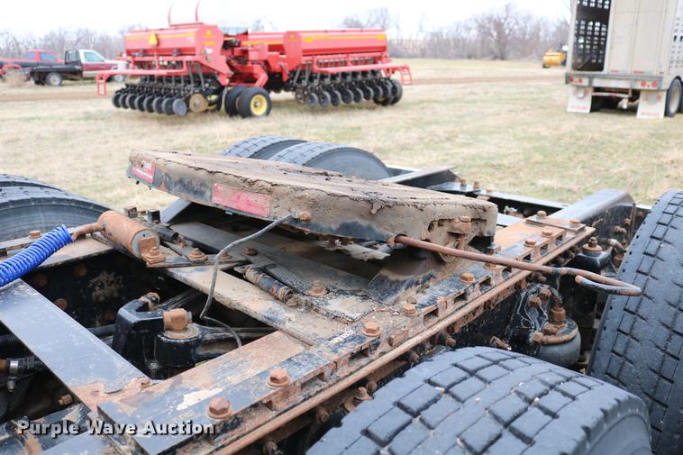 image for item DC7657 2000 Kenworth T800 semi truck