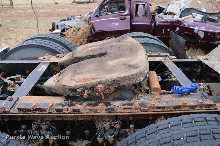 image for item DC7657 2000 Kenworth T800 semi truck