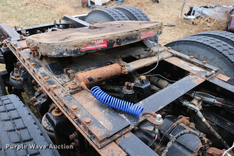 image for item DC7657 2000 Kenworth T800 semi truck