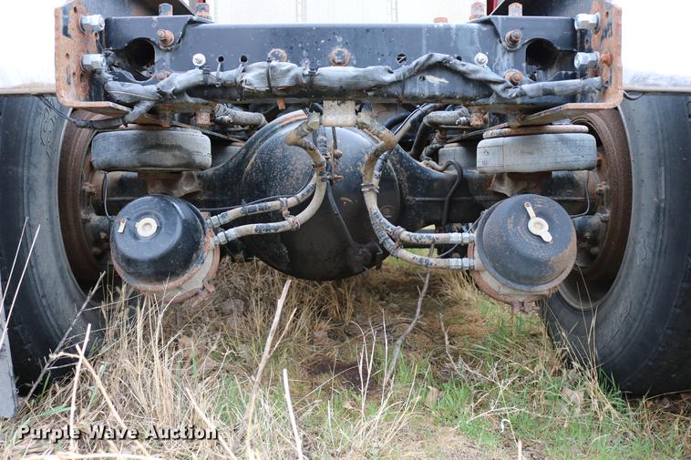 image for item DC7657 2000 Kenworth T800 semi truck