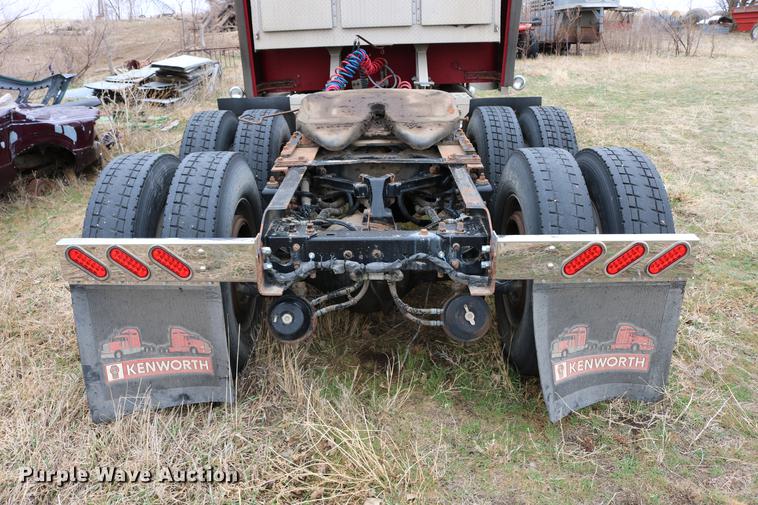 image for item DC7657 2000 Kenworth T800 semi truck