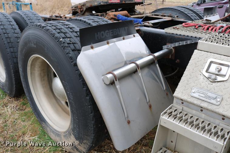 image for item DC7657 2000 Kenworth T800 semi truck