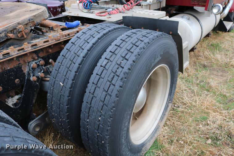 image for item DC7657 2000 Kenworth T800 semi truck