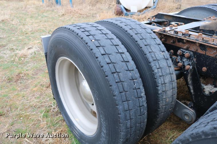 image for item DC7657 2000 Kenworth T800 semi truck