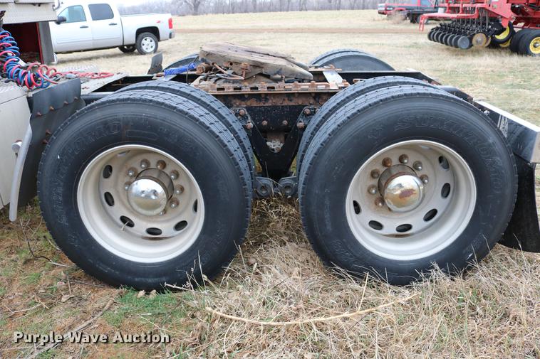 image for item DC7657 2000 Kenworth T800 semi truck