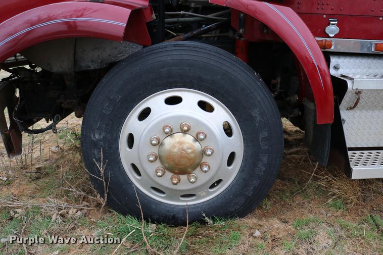 image for item DC7657 2000 Kenworth T800 semi truck