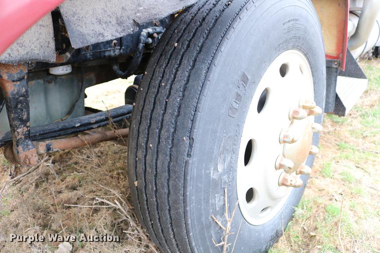 image for item DC7657 2000 Kenworth T800 semi truck