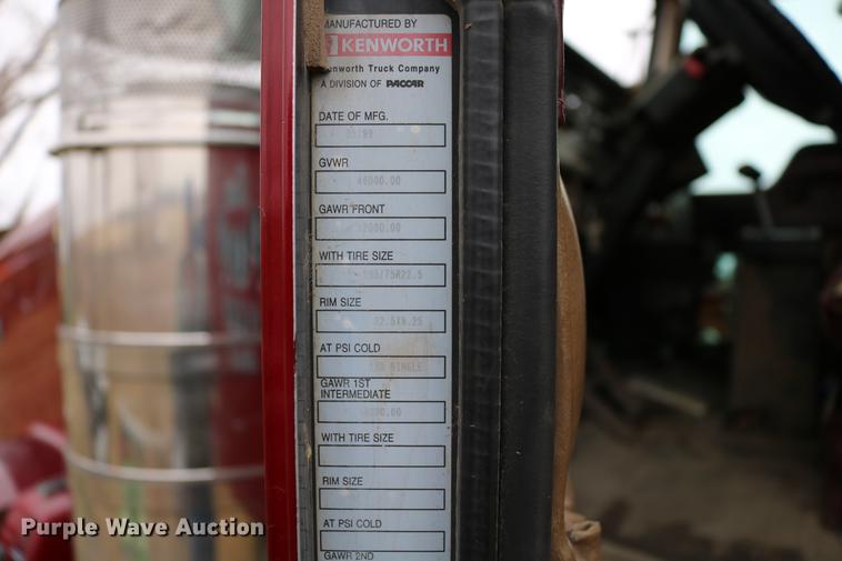 image for item DC7657 2000 Kenworth T800 semi truck