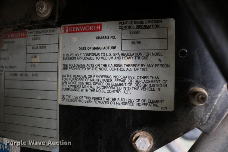 image for item DC7657 2000 Kenworth T800 semi truck