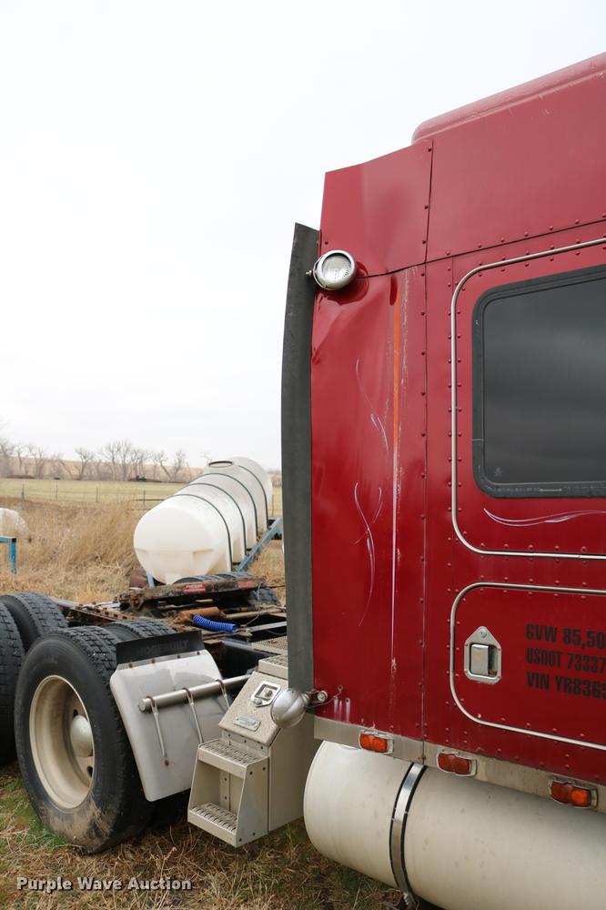 image for item DC7657 2000 Kenworth T800 semi truck