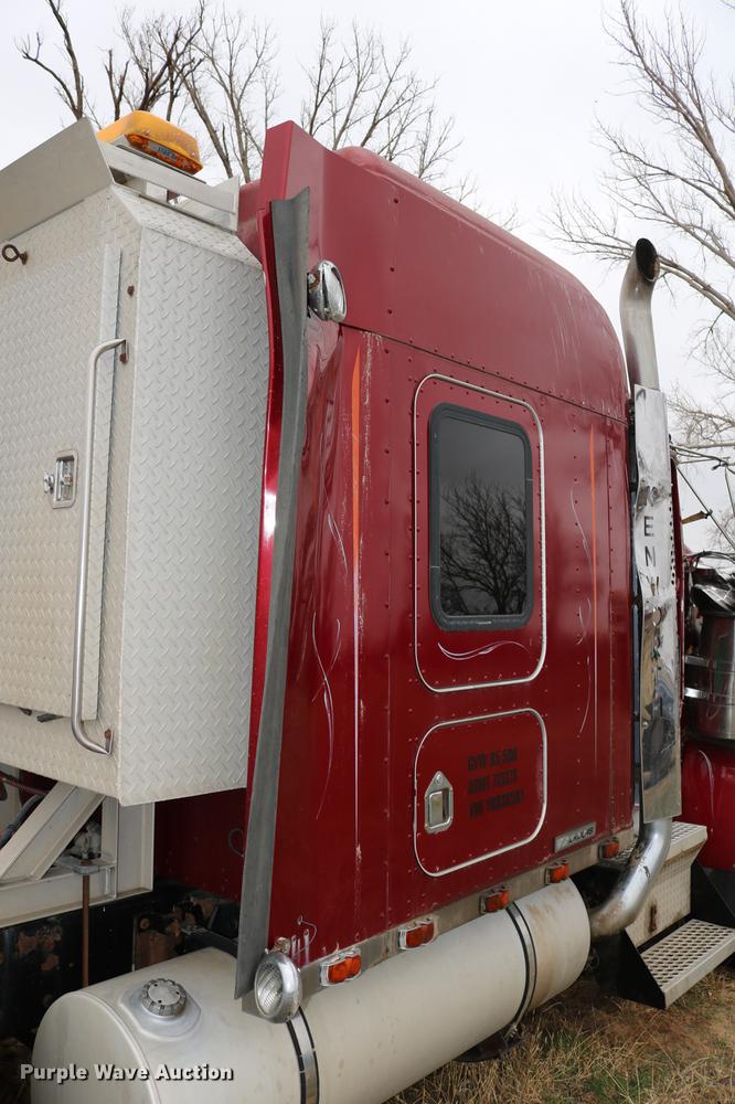 image for item DC7657 2000 Kenworth T800 semi truck