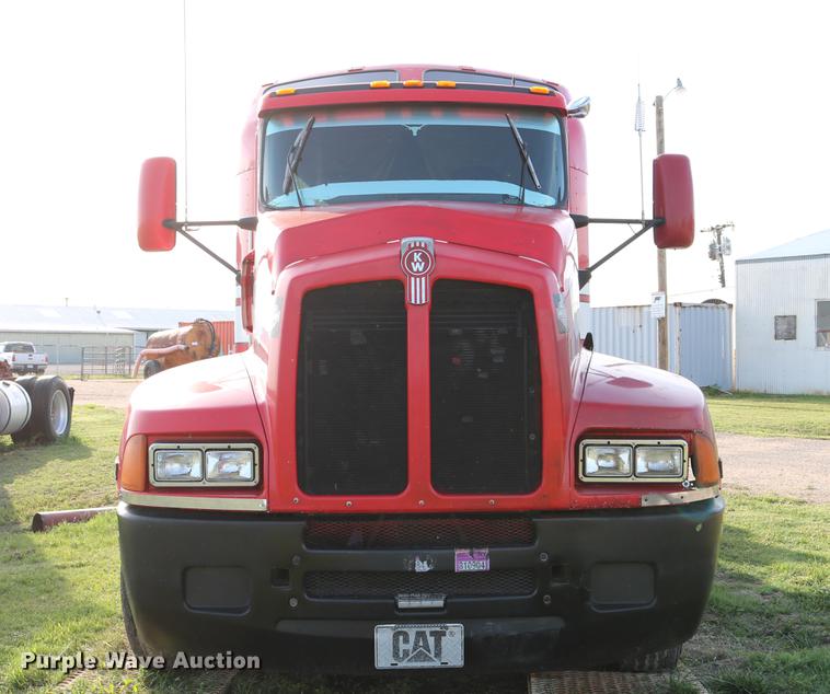 image for item DD4255 2005 Kenworth T600 semi truck
