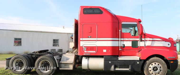 image for item DD4255 2005 Kenworth T600 semi truck