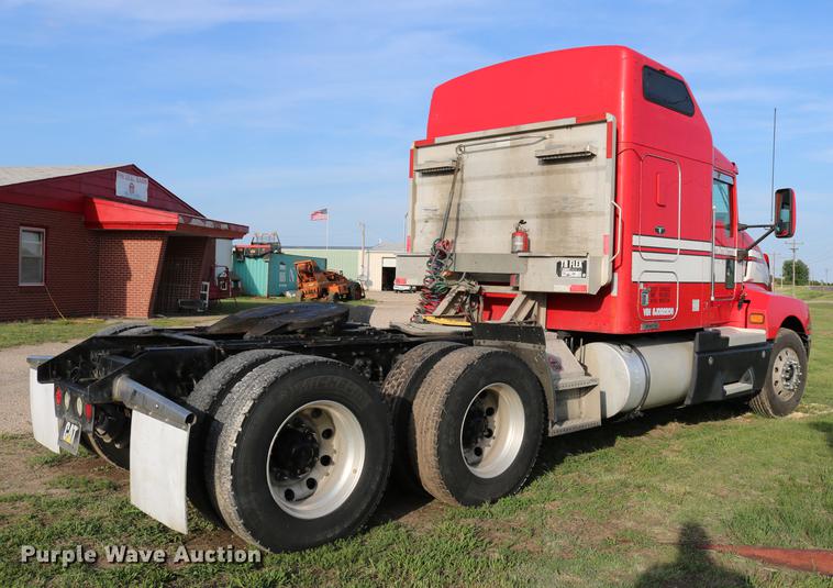 image for item DD4255 2005 Kenworth T600 semi truck