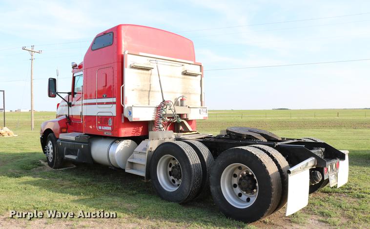 image for item DD4255 2005 Kenworth T600 semi truck
