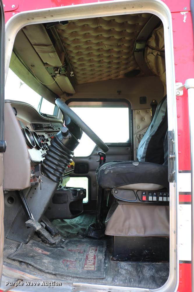 image for item DD4255 2005 Kenworth T600 semi truck