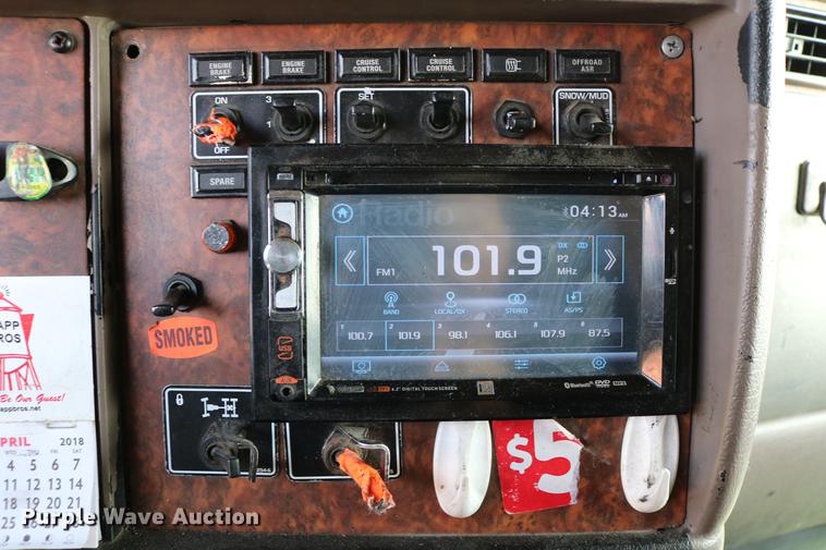 image for item DD4255 2005 Kenworth T600 semi truck