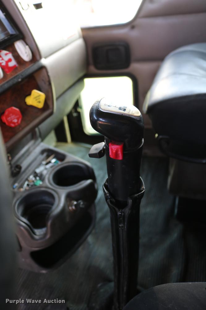 image for item DD4255 2005 Kenworth T600 semi truck