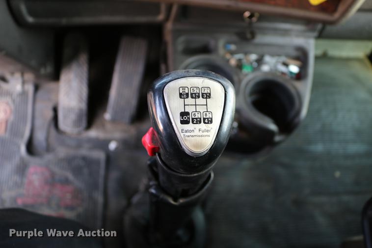 image for item DD4255 2005 Kenworth T600 semi truck