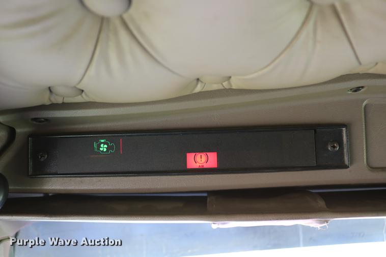 image for item DD4255 2005 Kenworth T600 semi truck