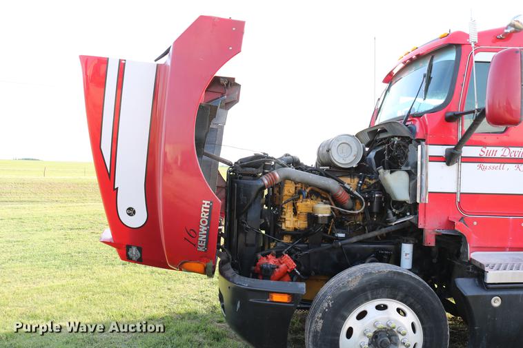 image for item DD4255 2005 Kenworth T600 semi truck
