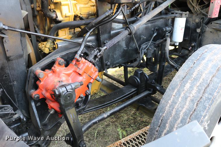 image for item DD4255 2005 Kenworth T600 semi truck