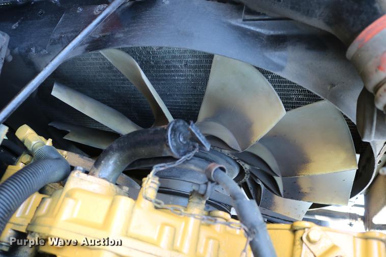 image for item DD4255 2005 Kenworth T600 semi truck