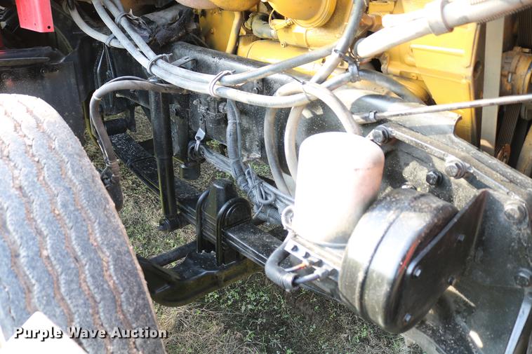 image for item DD4255 2005 Kenworth T600 semi truck