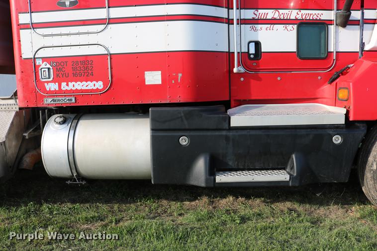 image for item DD4255 2005 Kenworth T600 semi truck