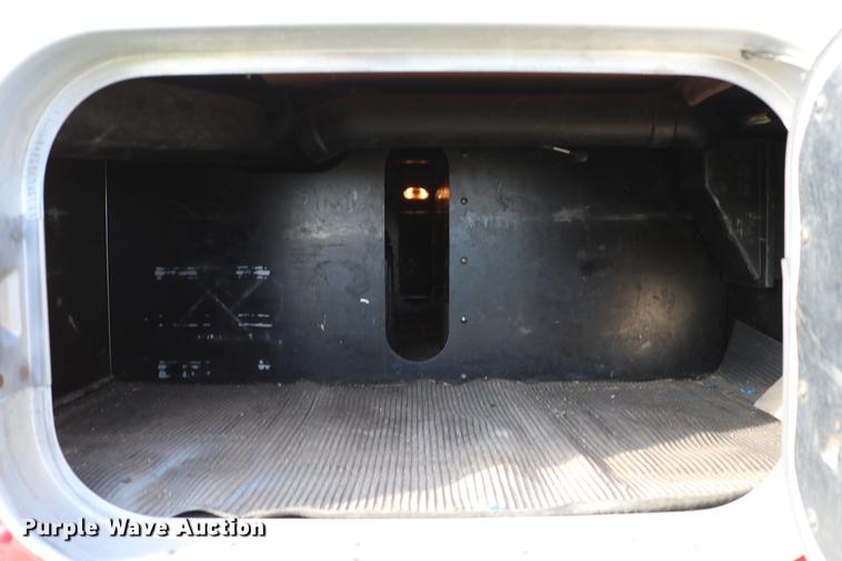 image for item DD4255 2005 Kenworth T600 semi truck