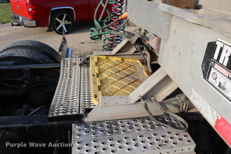 image for item DD4255 2005 Kenworth T600 semi truck