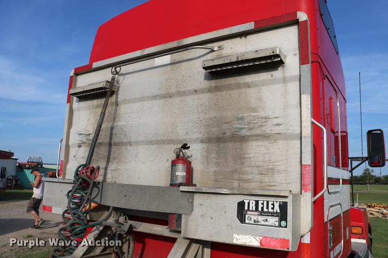 image for item DD4255 2005 Kenworth T600 semi truck