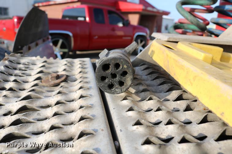 image for item DD4255 2005 Kenworth T600 semi truck