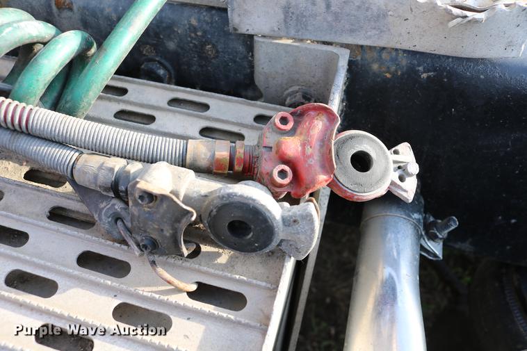 image for item DD4255 2005 Kenworth T600 semi truck