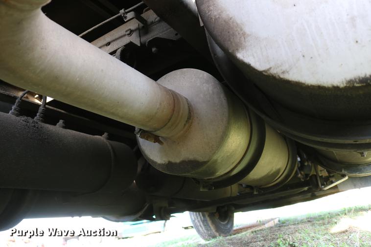 image for item DD4255 2005 Kenworth T600 semi truck